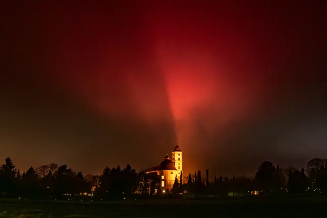 Bei der Wallfahrtskirche Herrgottsruh in einer Novembernacht.