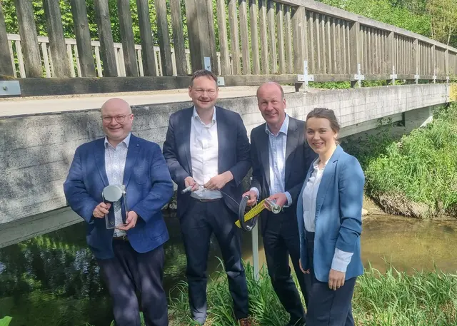 Bürgermeister Ralf Wetzel, Landrat Dr. Hans Reichhart, Landrat Martin Sailer und Jenny Schack, MdL | Foto: Angela Brenner