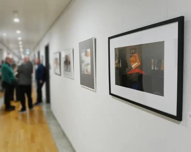 Im Gersthofer Rathaus sind regelmäßig wechselnde Kunstausstellungen zu sehen. | Foto: Stadt Gersthofen (Kai Schwarz)