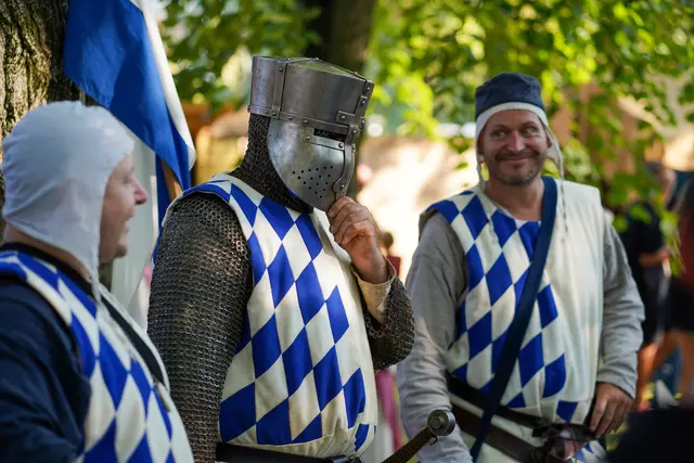 "Echte" Ritter gibt es bei den Mittelalterlichen Markttagen im September zu bestaunen.  | Foto: Matthias Zechel