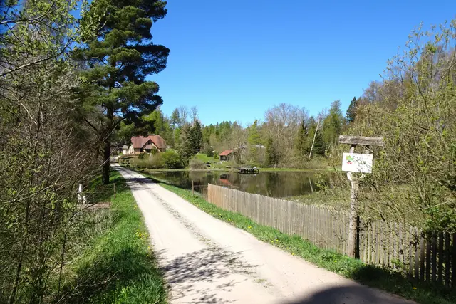 Teich mit Forsthaus Uhlenstein