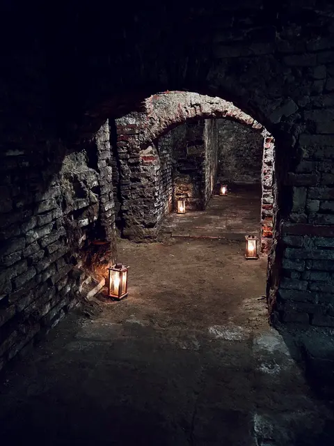 Die historischen Brauereikeller unter Friedbergs Straßen geben spannende Einblicke in die traditionelle Braukultur. Neu im Programm ist seit diesem Jahr eine Führung mit Brauvortrag und Verkostung. | Foto: Stadt Friedberg