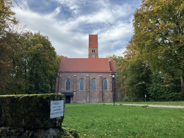 Zeitzeugnis der Wittelsbacher in Aichach und Oberwittelsbach: die Burgkirche am Burgplatz. | Foto: Stadt Aichach