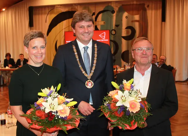 Stehen weiter an der Spitze des  Meitinger Gemeinderates (von links): Claudia Riemensperger, Michael Higl und Rudi Helfert  | Foto: Peter Heider