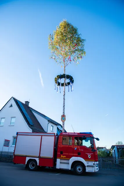 Maibaum in Hausen  | Foto: Jan Koenen - Stadt Dillingen 