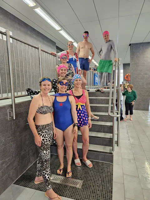 Das Trainerteam zeigt Stil bei der Trainer vs. Kids Staffel