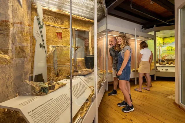 Das Wittelsbacher Museum bietet Spannendes über Aichachs Geschichte: von der ersten Besiedelung des Aichacher Raums in der Steinzeit, über die Eisenerzverhüttung im Grubet bis zu den Ausgrabungen auf der Burg Wittelsbach.  | Foto: © Heiko Grandel_CC-BY-SA 4.0 international