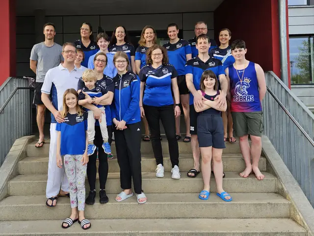 Zwischen Starts, Wenden und guter Laune: das Trainerteam der Schwimmabteilung Königsbrunn
