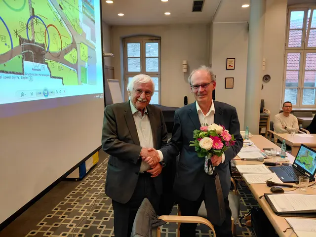 Werner Köthke (links) bedankt sich bei Kai-Uwe Grahmann für die gute Zusammenarbeit.