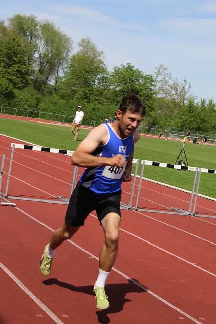 Fabian Munz Über 400 Meter Hürden