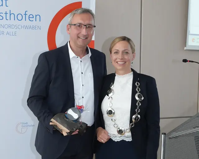 Stefan Buck, Zweiter Bürgermeister, und Susanne Olita, Erste Bürgermeisterin, freuen sich auf die Zusammenarbeit. | Foto: Stadt Gersthofen (Kai Schwarz)