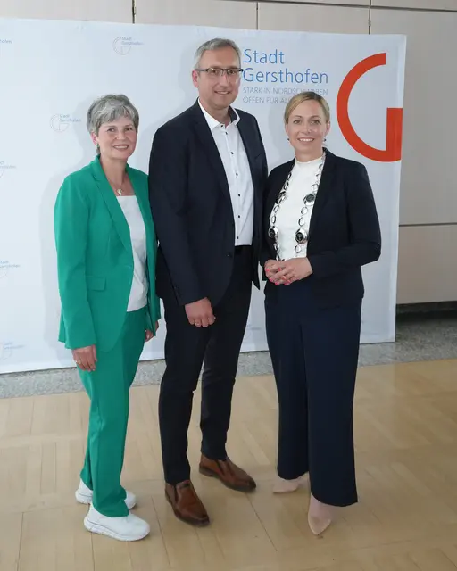 Von links: Die neuen Bürgermeister:innen der Stadt Gersthofen: Brigitte Grohmann, Dritte Bürgermeisterin, Stefan Buck, Zweiter Bürgermeister, und Susanne Olita, Erste Bürgermeisterin. | Foto: Stadt Gersthofen (Kai Schwarz)