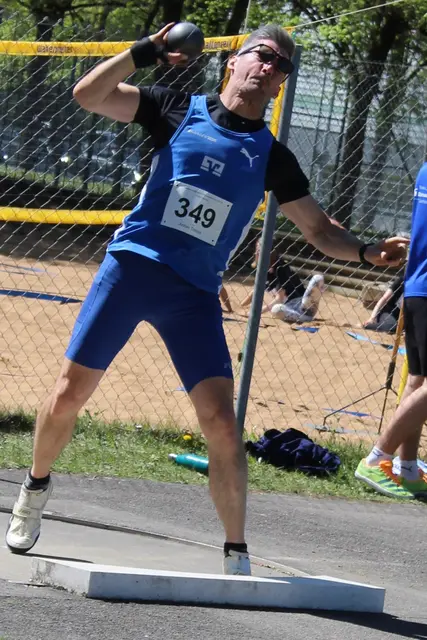 Tobias Anton beim Kugelstoßen