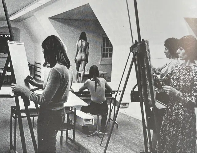 Muelheim Schloss-Broich Dachboden mit Frauenkunst:
hier fanden 1975 Malkurse  u.a. Aktmalerei der Volkshochschule Mülheim (Heinrich Thöne-VHS) statt. | Foto: Archiv Mülheimer Kunstverein