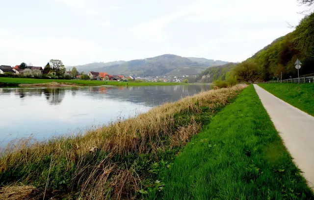 Fast die gesamten Strecken des Weserradwegs führen direkt am Fluss entlang. | Foto: Kurt Wolter