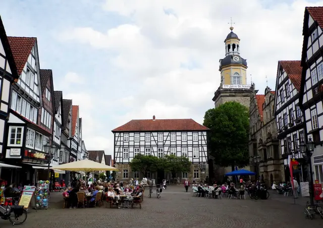 Und auch hier gönnen wir uns auf einem Marktplatz eine Pause. Kaffee und Kuchen sollen uns für die letzte Etappe stärken. | Foto: Kurt Wolter