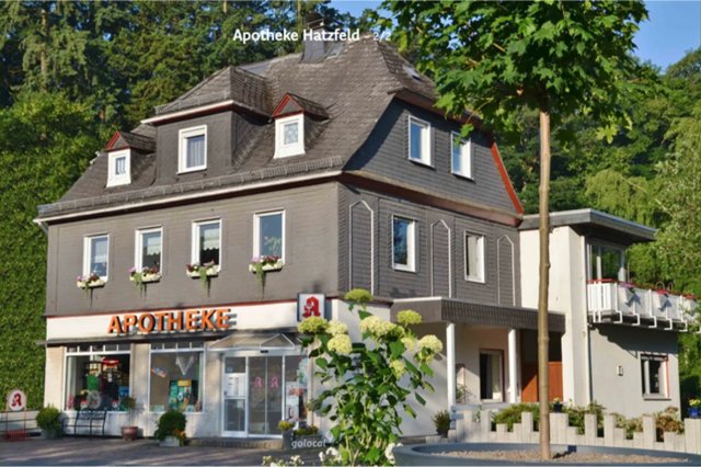 Bild 2025 - Apotheke in Hatzfeld , Besitzer und Abotheker 
Daniel Schulze-Englert .