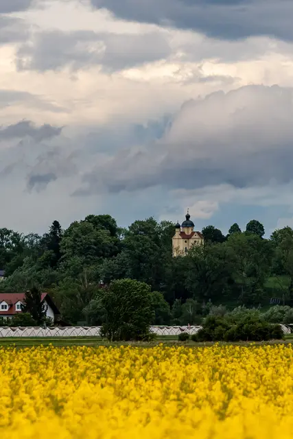 Der Blick zu Burgstall in Kissing.