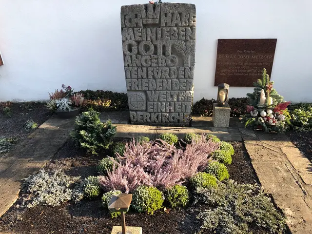 Foto: An den am 17. April 1944 hingerichteten Priester und Märtyrer Max-Josef Metzger erinnert der künftige Stelenweg in Meitingen. Das Grab des Seligen befindet sich auf dem Meitinger Friedhof.