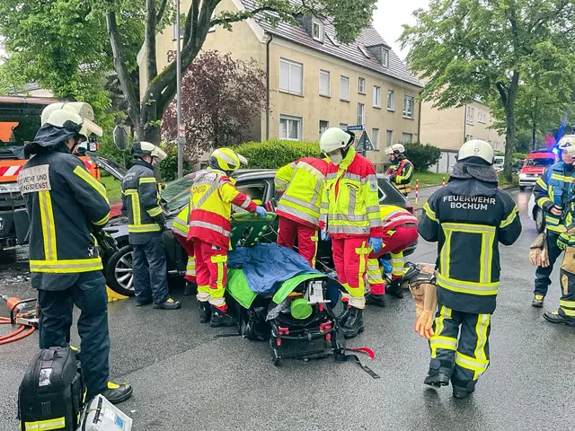 Befreiung mittels technischen Gerät nötig | Foto:  Feuerwehr Bochum