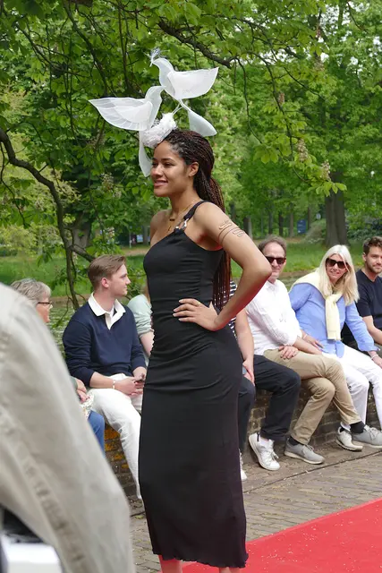 Entwurf und Herstellung: Saar Snoek; Model: Imane Wijsman. Arcen 2026