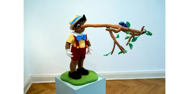 Titel: PINOCCHIO         von Patricia Waller

Bild vom Artikel: „Ausstellung - zeitgenössische Kunst. Patricia Waller – Don’t worry, be happy  - neue Ausstellung im Kunstverein Villa Wessel in Iserlohn. In Myheimat.
