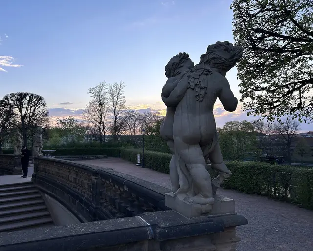 Wir nähern uns aus Richtung Semperoper
