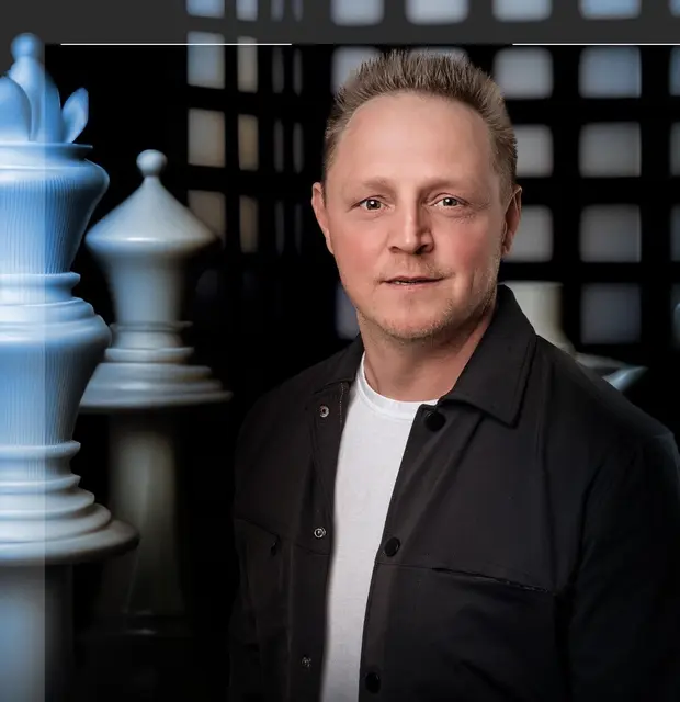 Neumühls Hitrakete Chriss Martin hat erneut für ein vielseitiges und vor allem klangvolles Bühnenprogramm gesorgt, das er zusammen mit seinem Kollegen Nanno moderiert.
Foto: Veranstalter
