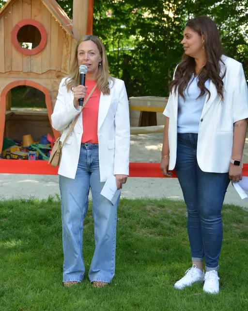 Susanne Olita, Erste Bürgermeisterin, und Verena Bolin, Leitung St. Ulrich, stimmten in ihren Begrüßungsworten auf die offizielle Eröffnung der Spiellandschaft ein. | Foto: Stadt Gersthofen (Kai Schwarz)