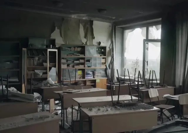 Momentaufnahme: Zerstörtes Klassenzimmer | Foto: ARTE (Intercepted)
