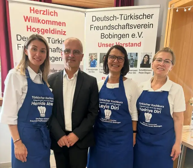 Sorgen für Gastfreundschaft in Bobingen (von rechts): Kadriye Diri, Leyla Diri, der 1. Vorsitzende Arif Diri und Hamide Ates.
