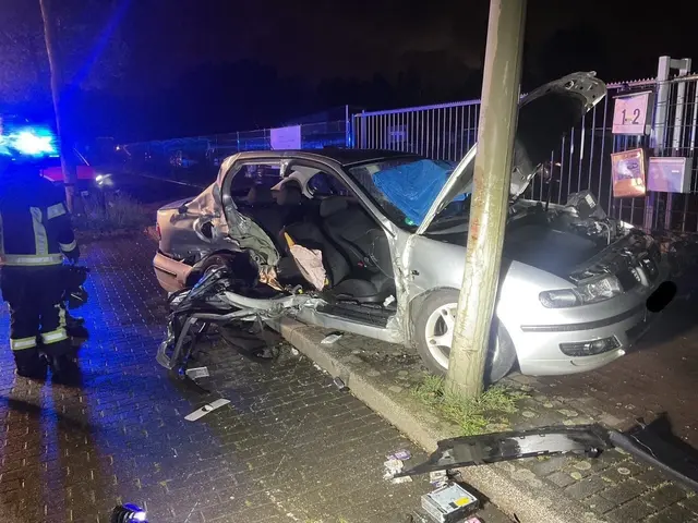 Dortmund - Verkehrsunfall in Lindenhorst | Foto: Feuerwehr Dortmund 