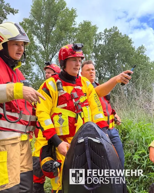 Bild Feuerwehr Dorsten/ Wasserrettung an der Lippe am Vatertag
