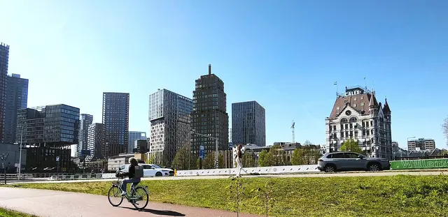 In Rotterdam sieht man viel Altes und Modernes nebeneinander. | Foto: Shima Mahi