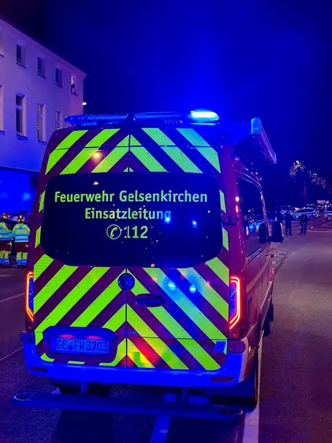 Menschen Rettung über Drehleitern in Gelsenkirchen | Foto: FEUERWEHR GELSENKIRCHEN