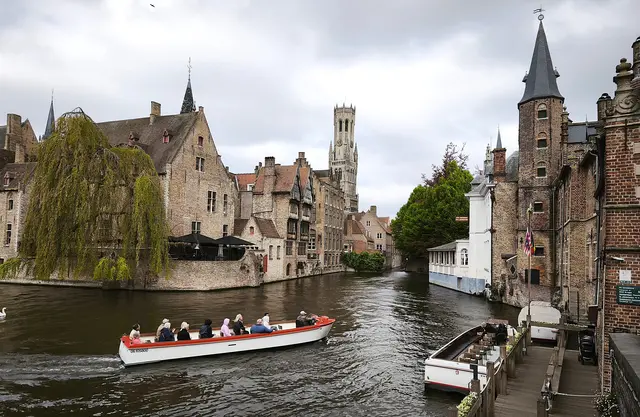 Hier kann man auch die Stadt vom Wasser her kennenlernen. | Foto: Shima Mahi