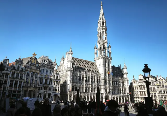Am Grand Place oder Grote Markt mit Rathaus | Foto: Shima Mahi