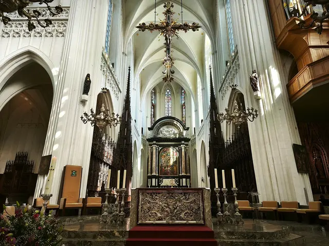 Altar in der Kathedrale | Foto: Shima Mahi