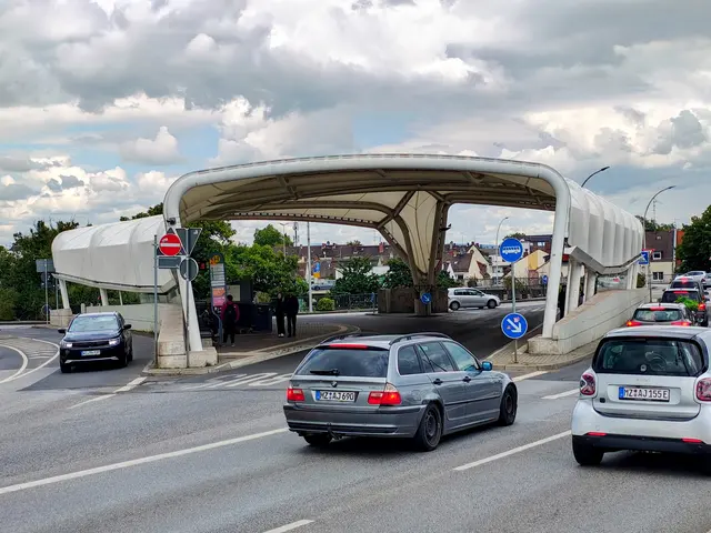 Bus-Halle in MZ-Kastel, tatsächlich ein Teil von Wiesbaden. | Foto: JH