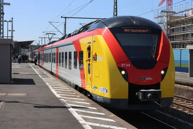 Die RB41 nach Stadtallendorf hielt wegen des Hessentags in Bad Vilbel.