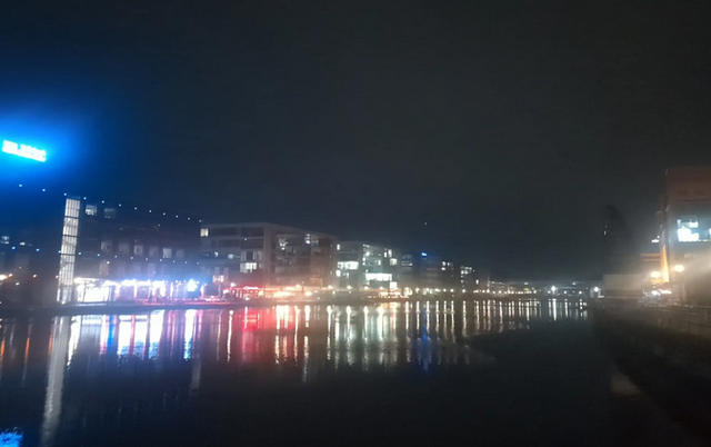 Duisburger Innenhafen bei Nacht | Foto: Astrid Günther