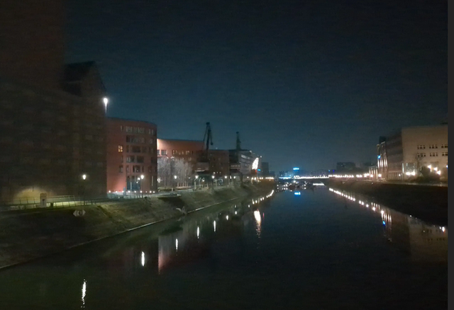 Innenhafen Duisburg bei Nacht | Foto: Astrid Günther