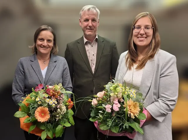 Seit der konstituierenden Sitzung am 6. Mai hat Westendorfs Bürgermeister Steffen Richter (Mitte) zwei Stellvertreterinnen: Tina Dill (links) wurde zur Zweiten Bürgermeisterin gewählt, Daniela Neureiter (rechts) zur Dritten Bürgermeisterin. | Foto: Gemeinde Westendorf