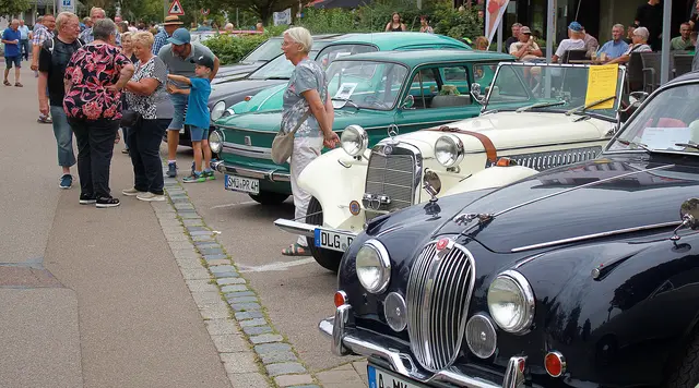Ein Highlight bei jeder Messe ist immer wieder die Oldtimerschau auf der Schlossstraße. | Foto: Peter Heider