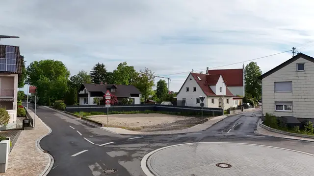 Die Sanierung der Schulstraße (links im Bild) war das Thema der letzten Jahre; noch heuer soll die Sanierung der Nordendorfer Straße (rechts im Bild) beginnen. | Foto: Gemeinde Westendorf