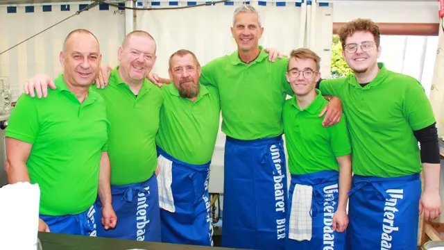 Das Schankteam hatte an allen vier Tagen alle Hände voll zu tun um die durstigen Gäste mit frischen Getränken zu versorgen. | Foto: Peter Heider