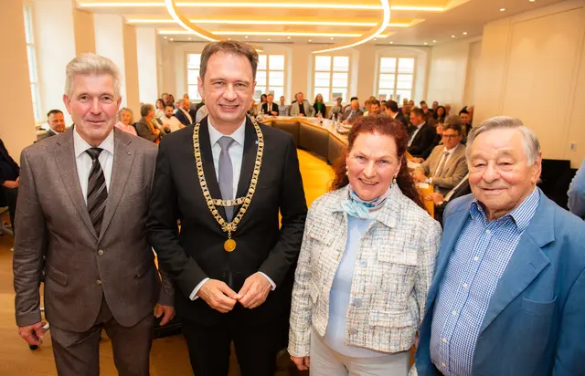 Von links: Johann Graf (2. Bürgermeister), Oberbürgermeister Frank Kunz, Erika Schweizer (3. Bürgermeisterin) und Walter Fuchsluger (weiterer Stellvertreter des Oberbürgermeisters) | Foto: Jan Koenen - Stadt Dillingen 