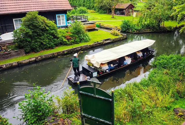 Ausflugsboot bei Regen | Foto: JH
