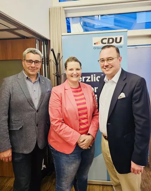 CDU Ortsvorsitzender und Kandidat für den Rat der Stadt Sehnde Jens Reimann, Vorsitzende der Frauen Union Sehnde und Ortsbürgermeisterkandidatin Anna Marotzke, Vorsitzender des CDU Stadtverband und Bürgermeisterkandidat Dr. Marco Schinze-Gerber | Foto: (c) CDU Ortsverband Sehnde / jr