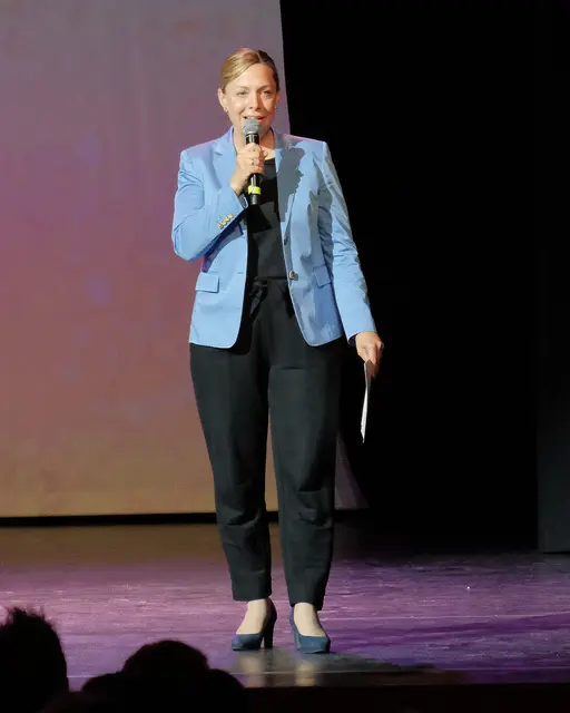 Susanne Olita, Erste Bürgermeisterin, begrüßte die Gäste beim Bunten Nachmittag für Seniorinnen und Senioren der Stadt Gersthofen. | Foto: Stadt Gersthofen (Stefan Krug)
